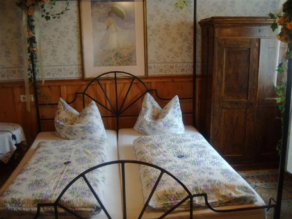 Alte Schreinerei-Auberge Harlekin Randegg Bilik gambar